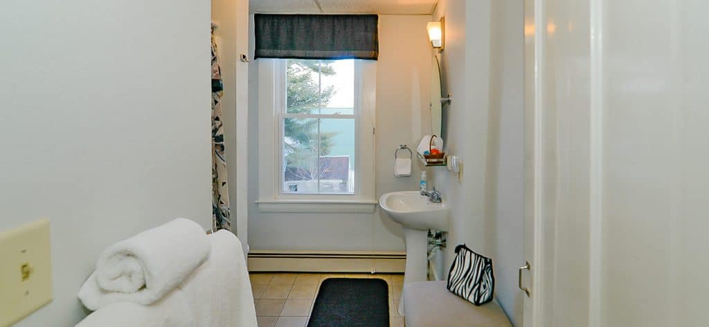 205 guestroom bath