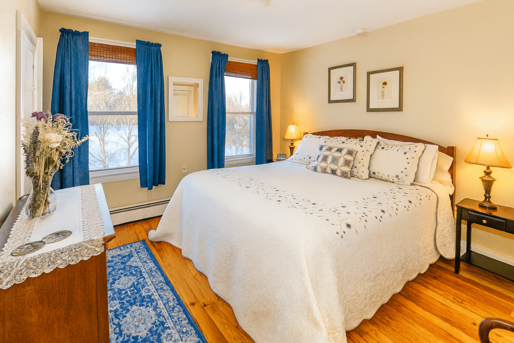 Cover Picture of Room 202 King