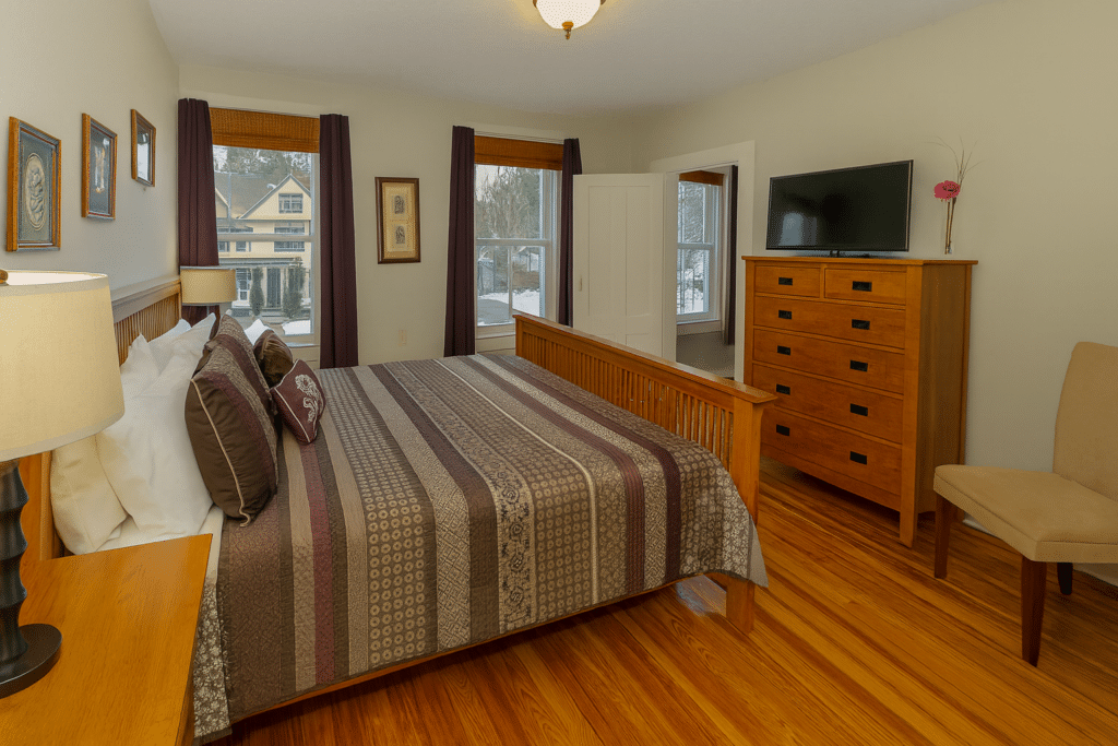 Jr. Suite king 206 with separate sitting area